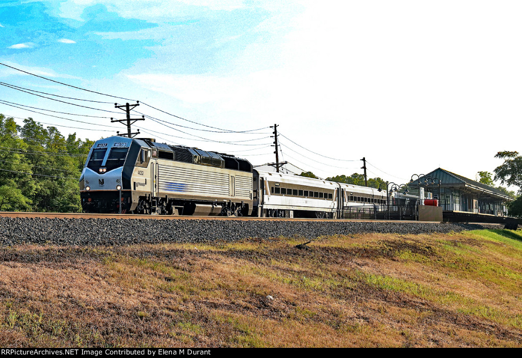 NJT 4032 on train 5511